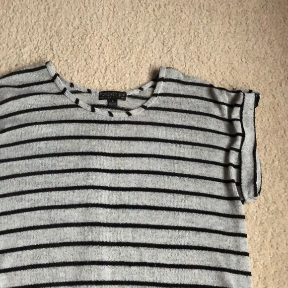 ❤️3 for $20❤️ Forever 21 Short Sleeve Sweater - Picture 2 of 6